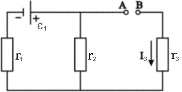 Три сопротивления соединены параллельно. Первая ветвь содержит ЭДС, в третьей разрыв между точками A и B